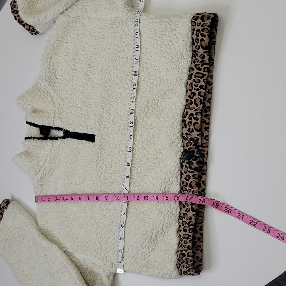 Forever 21 Furry Pullover Off White With Leopard Print Detail SZ M 3/$15 - Picture 5 of 10